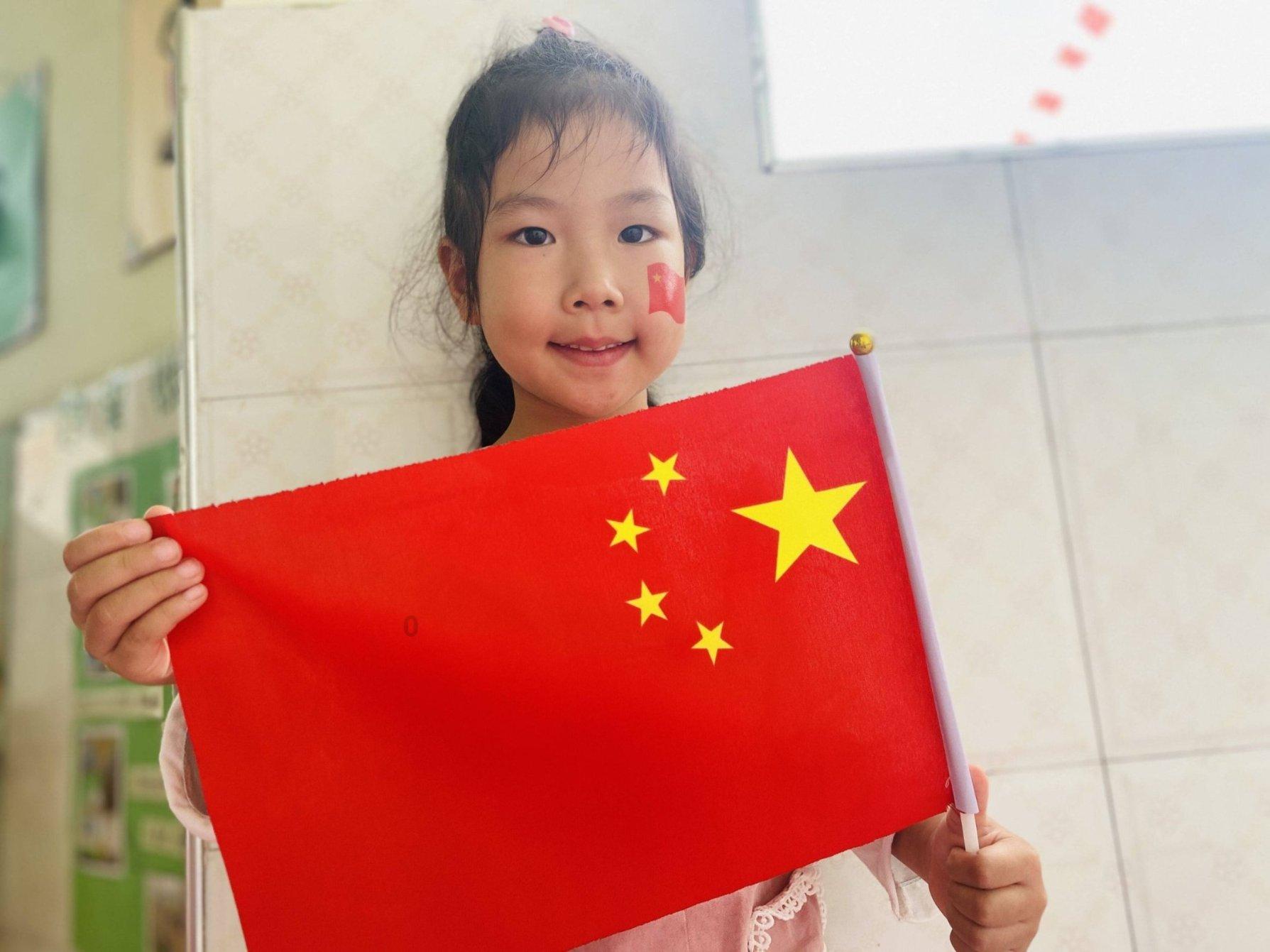 男朋友和我分手后两个月。又看他前女友空间。他们分手两年但是没有加她还删了记录 我是不是一直是替代品？
